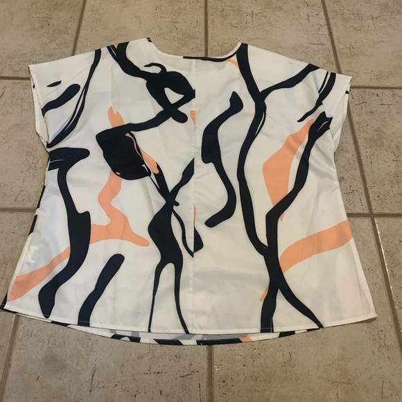 Shein Curve Abstract Print Blouse T-shirt - 1XL - Picture 4 of 5